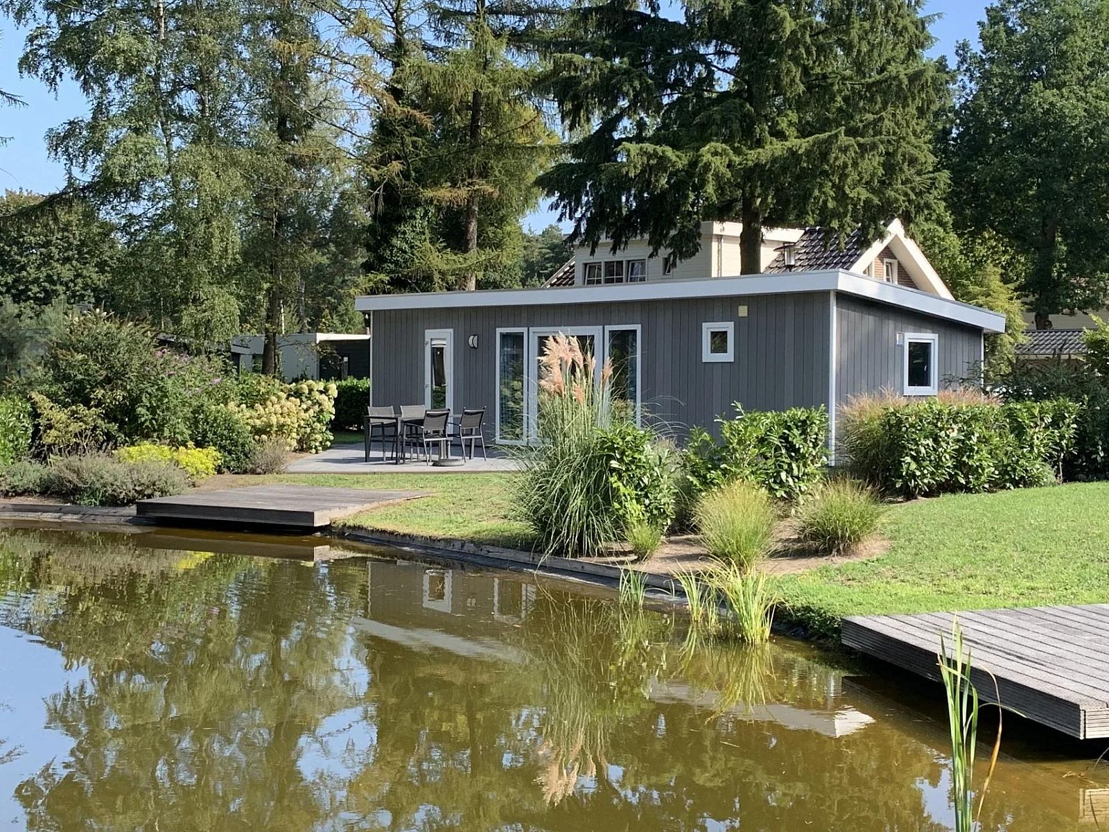 Pavillon 4 Ferienhaus in Lochem, Achterhoek, Gelderland, umgeben von Natur und Teich, ideal zum Entspannen.