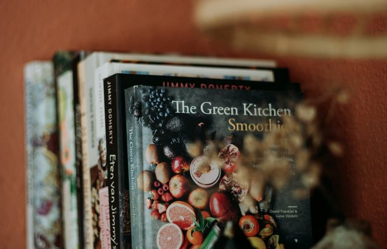 Inspirerende kookboeken in vakantiehuis in Lochem, ideaal voor kookliefhebbers.