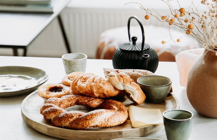 Heerlijke ontbijtopties in vakantiehuis in Lochem, perfect voor een ontspannen ochtend.