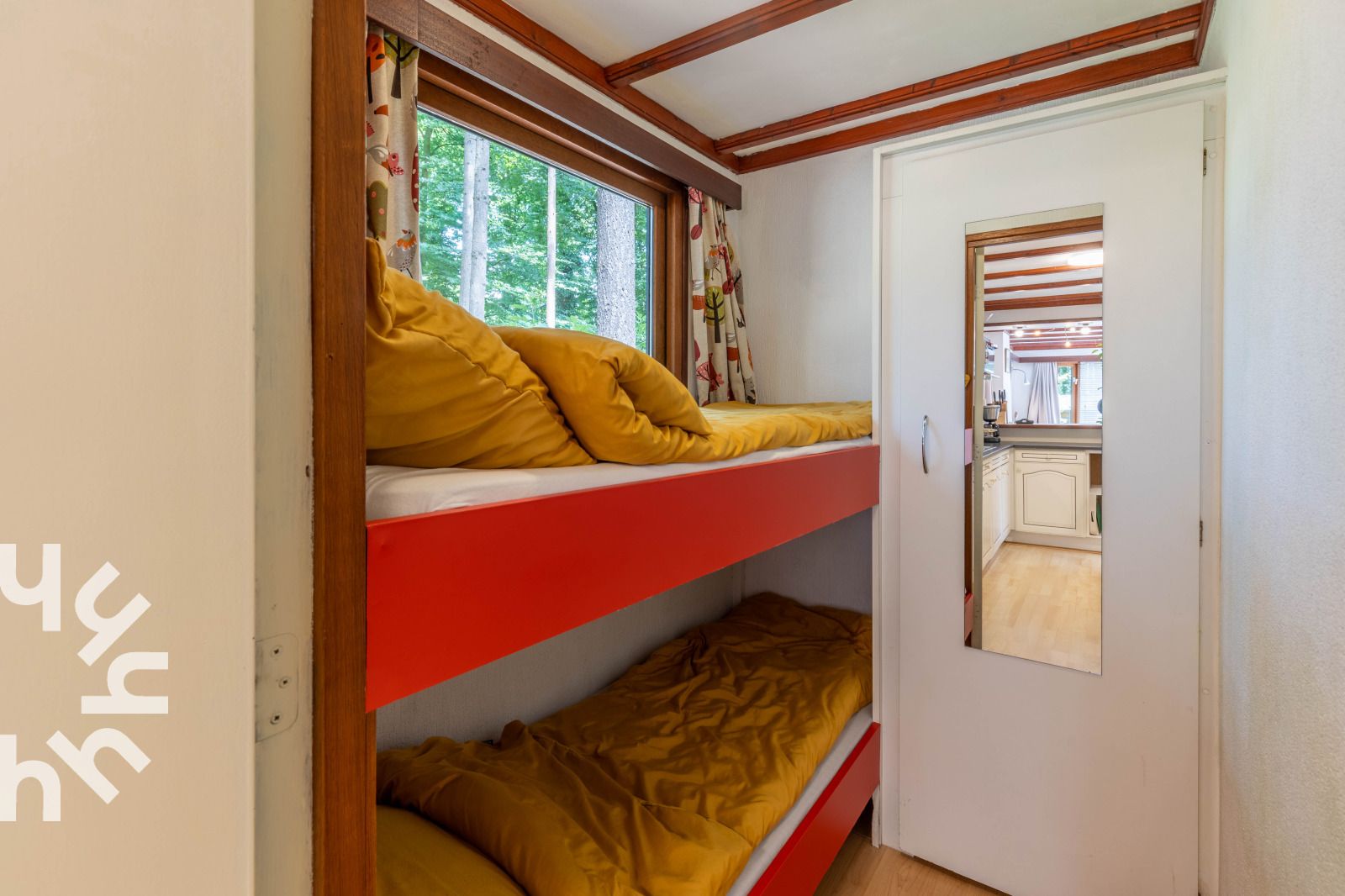 Slaapkamer met groen thema in DG1545 vakantiehuis, Lochem, Achterhoek, Gelderland.