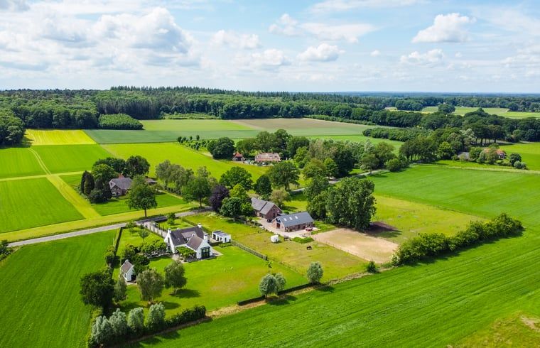Luchtfoto van Vakantiehuisje in Lochem, gelegen in het landelijke landschap van de Achterhoek, Gelderland.