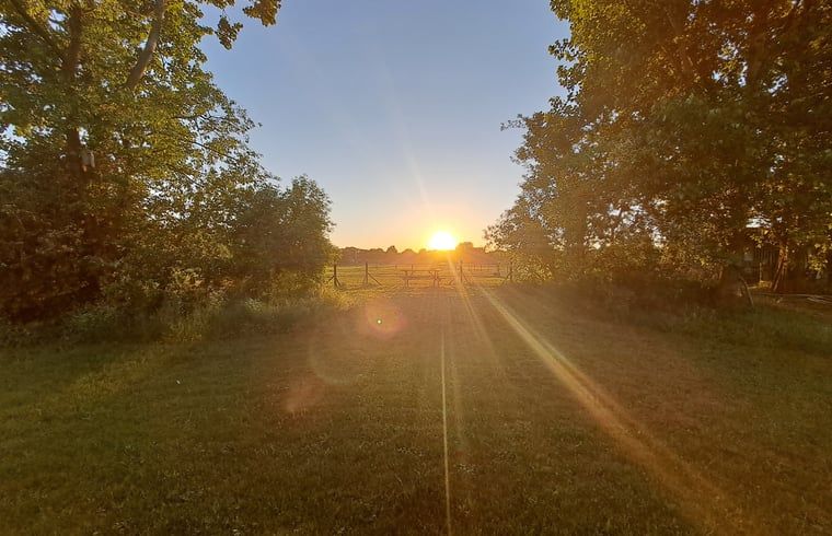 Herfstlandschap in de buurt van Vakantiehuisje in Lochem, met mistige rivier in de Achterhoek, Gelderland.