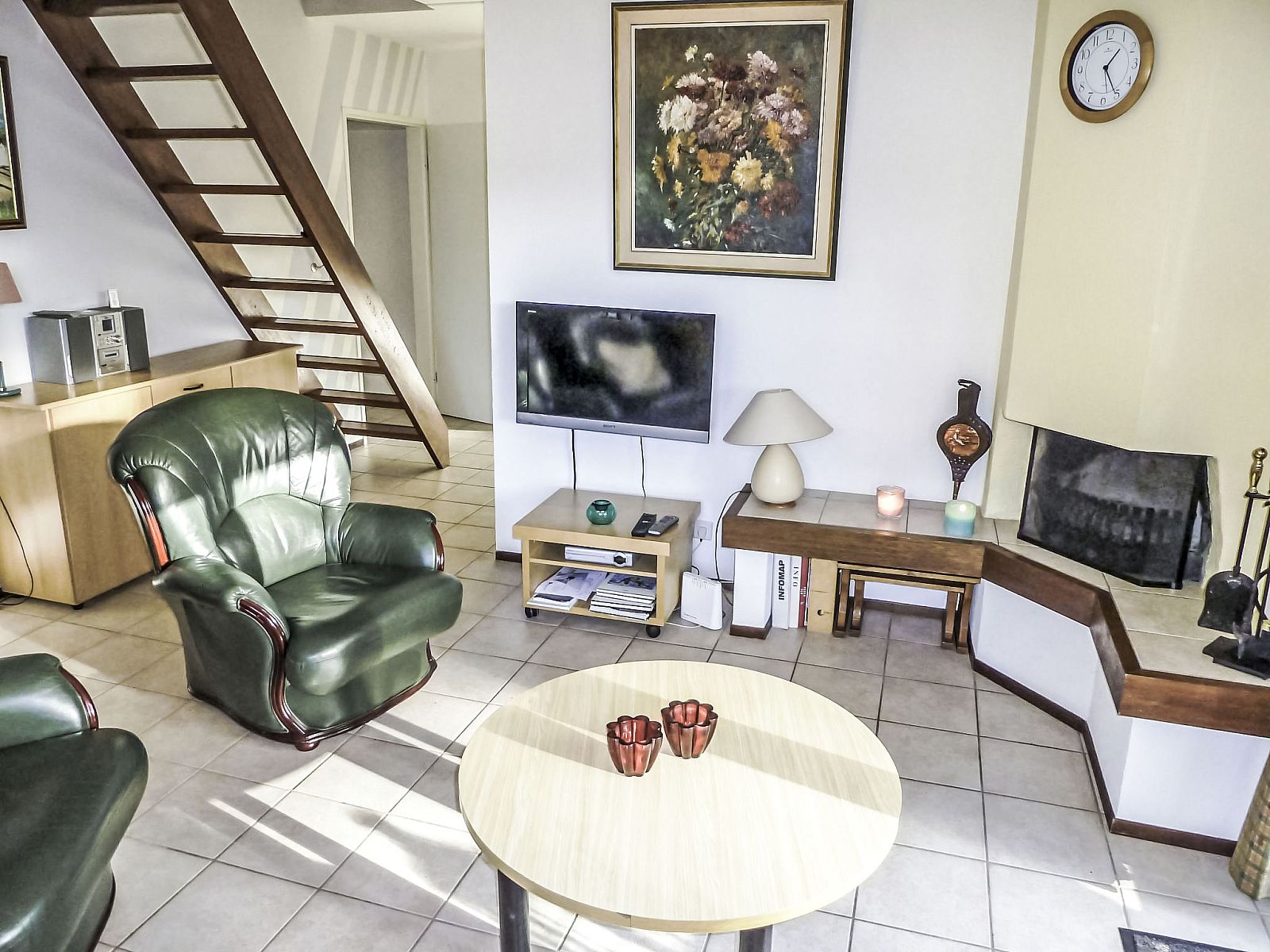 Gemuetliche Sitzecke im Ferienhaus 4L, Lochem mit Kamin und TV.