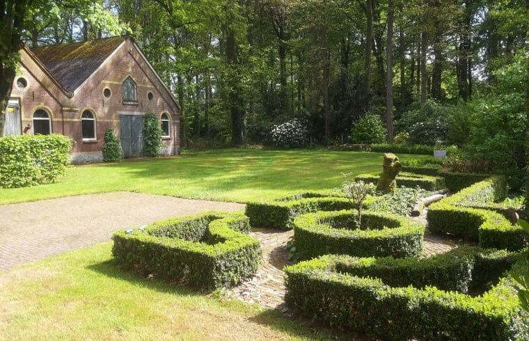 Huisje in Lochem, vakantiehuis in de Achterhoek, Gelderland, omgeven door een prachtige tuin en bosrijke omgeving.