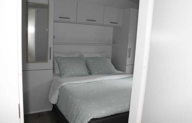 Hauptschlafzimmer im Ferienhaus in Lochem, komfortabel und modern eingerichtet.