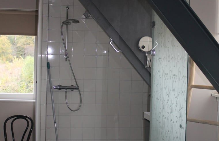 Moderne badkamer in Vakantiehuisje in Hengelo GLD, Varssel, Bronckhorst, Achterhoek, Gelderland.