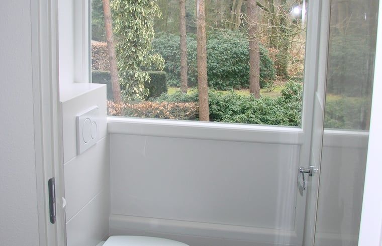 Schlafzimmer mit Aussicht in Ferienhaus in Harfsen, entspannend, Achterhoek, Gelderland.