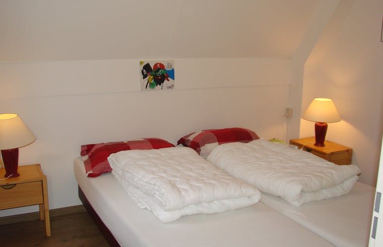 Blick vom Schlafzimmer im Ferienhaus in Harfsen auf die gruene Umgebung, Achterhoek, Gelderland.