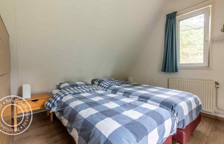 Gemuetliches Schlafzimmer im Ferienhaus in Harfsen mit Blick auf die Natur, Achterhoek, Gelderland.