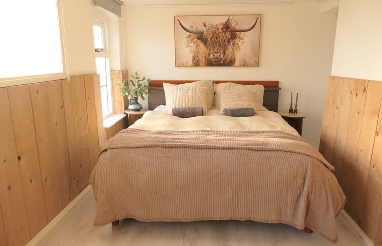 Enjoy the serene sunset at the Holiday Home in Geesteren, located in the beautiful Achterhoek region of Gelderland.