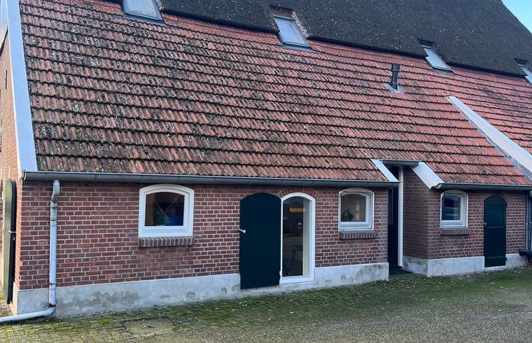 Charmantes Ferienhaus in Geesteren, Achterhoek, Gelderland, mit authentischer Backsteinfassade und laendlicher Umgebung.