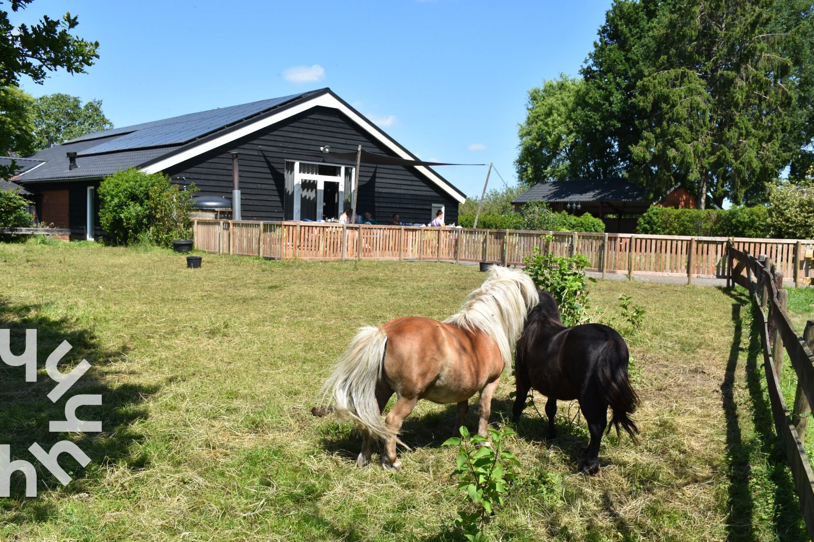 Terrace with parasol at vacation home DG127C in Vorden, Achterhoek.