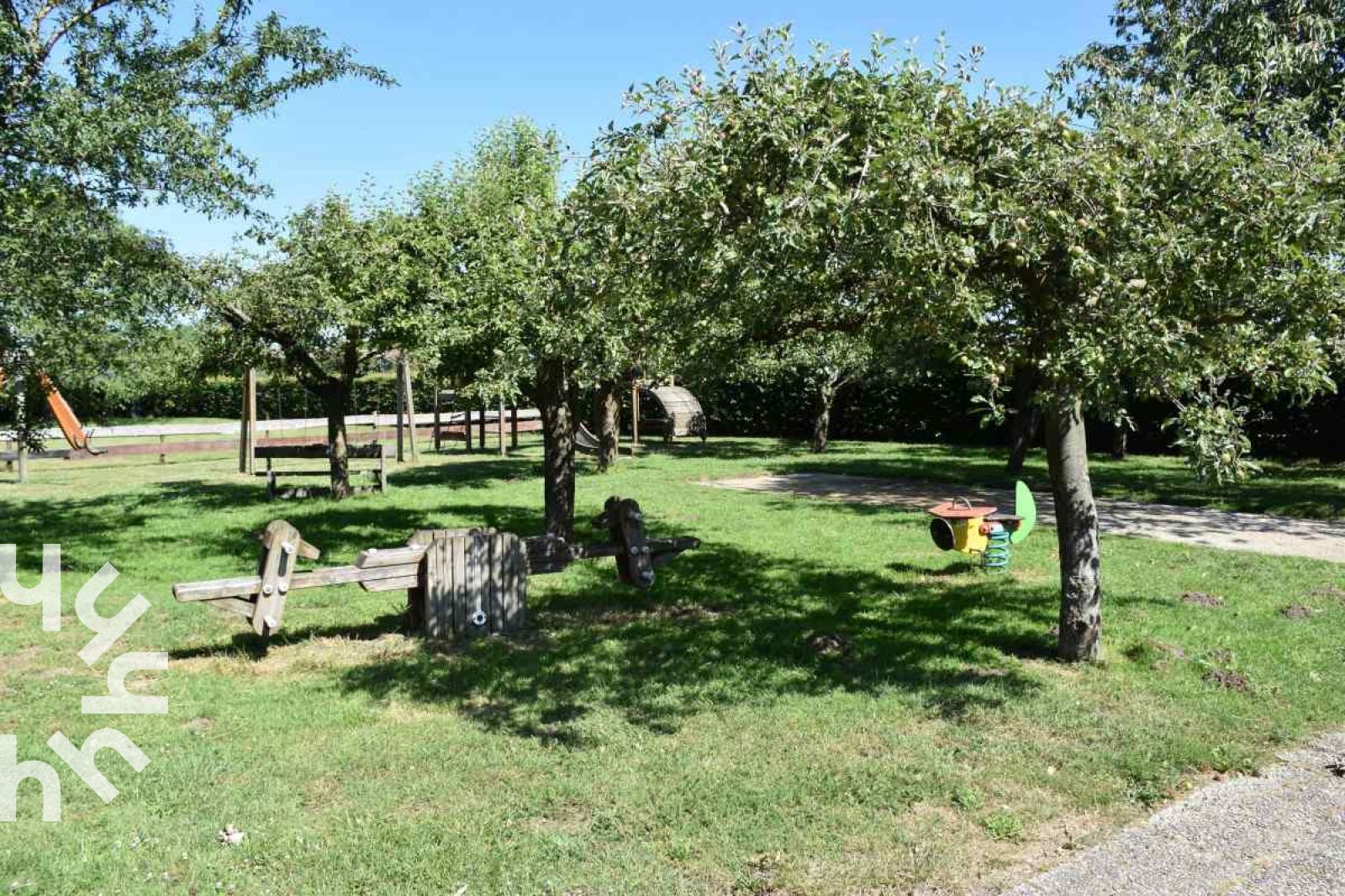 Grosser Spielplatz fuer Kinder im Ferienhaus DG126 in Vorden, Achterhoek, Gelderland.