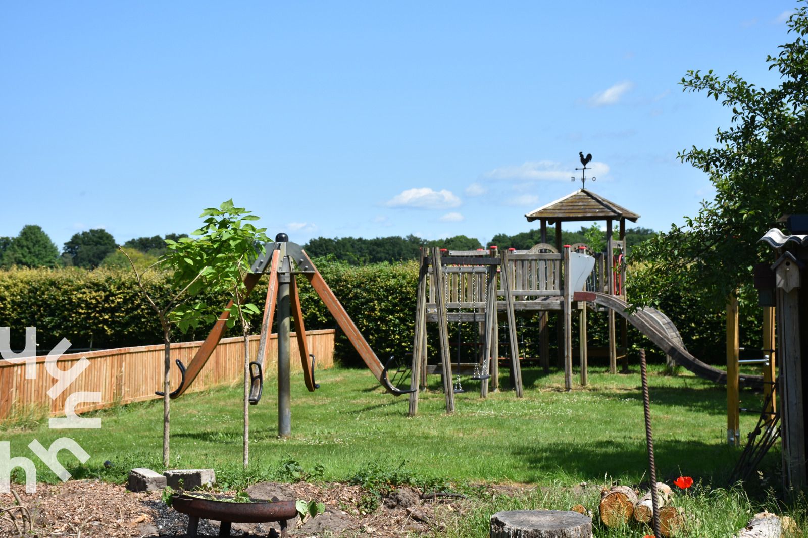 Gruener Garten am Ferienhaus DG126 in Vorden, Achterhoek, Gelderland mit Sitzgelegenheit.