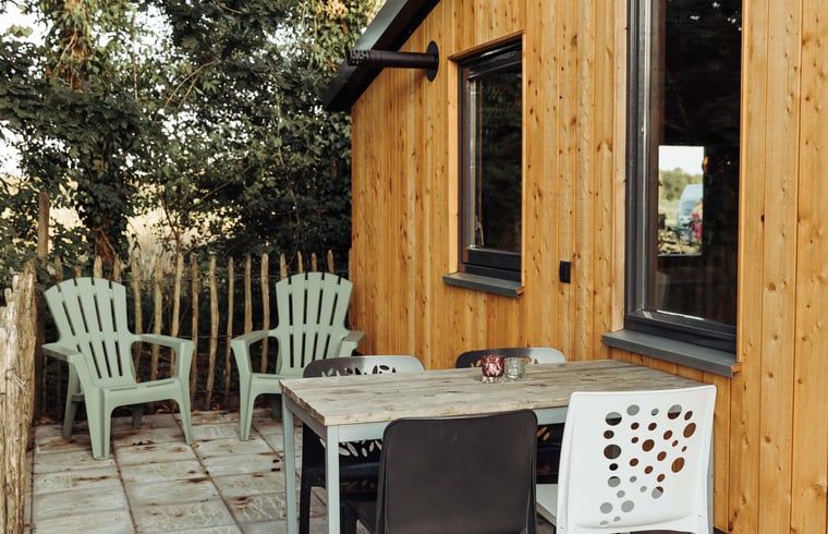 Huisje in Doetinchem, een charmant vakantiehuis in de Achterhoek, Gelderland, omgeven door groene natuur en rustieke houten architectuur.