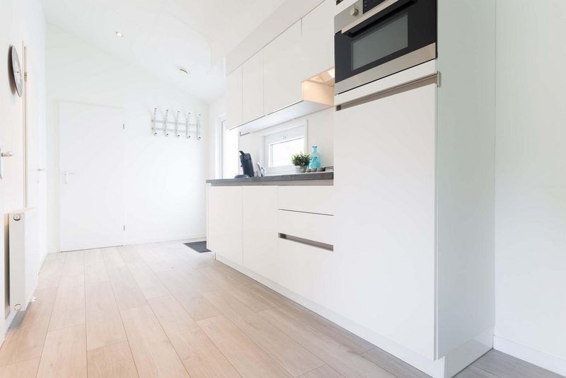 Schicke Kueche im Pearl 4-Personen-Ferienhaus in Lichtenvoorde, Achterhoek, Gelderland mit modernen Geraeten.