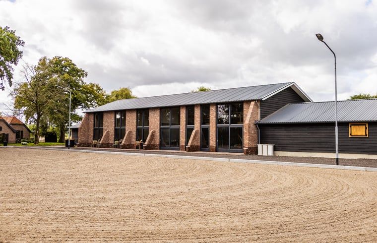 Rustieke buitenkant van Vakantiehuisje in Neede, Achterhoek, ideaal voor een ontspannen verblijf.