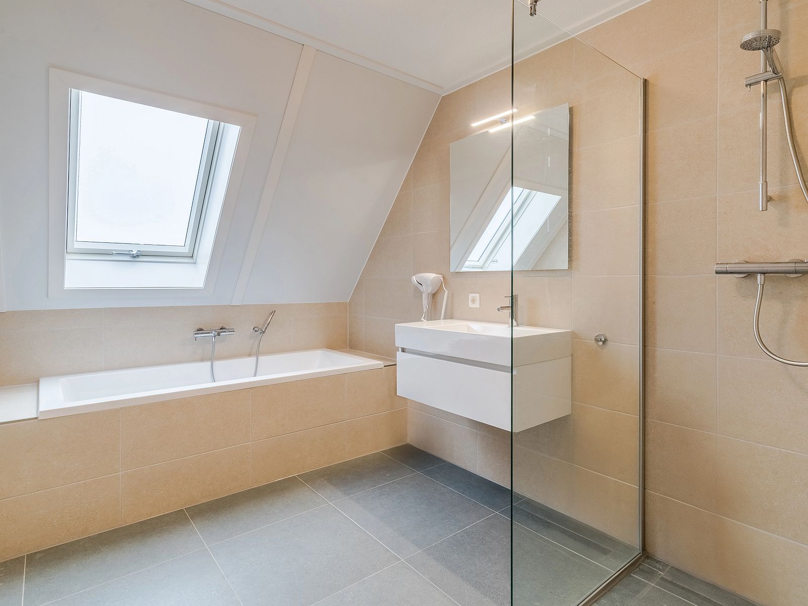 Unterkunft 295040 - Bungalow Achterhoek - Stroombroek | 16-persoons woning | 16L