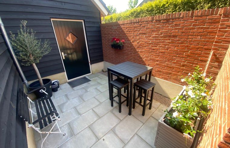 Small patio at cottage in Gaanderen, Gelderland