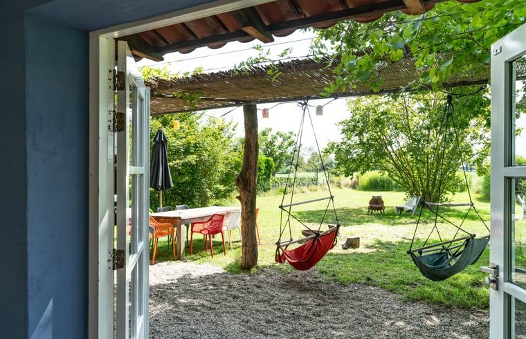 Offene Veranda des Ferienhauses in Lievelde, Achterhoek, Gelderland. Geniessen Sie die Natur und die Ruhe in der gruenen Umgebung.