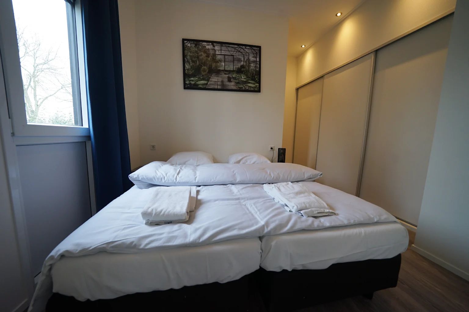 Gemtliches Schlafzimmer in einem freistehenden Haus in Olburgen, Achterhoek, Gelderland, mit bequemem Bett und ruhiger Einrichtung.