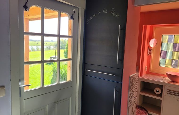 Ingang van Vakantiehuisje in Olburgen met uitzicht op het landschap van de Achterhoek, Gelderland.