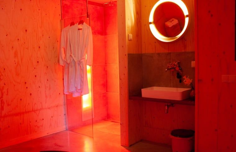 Modernes Badezimmer im Ferienhaus in Joppe, Achterhoek.