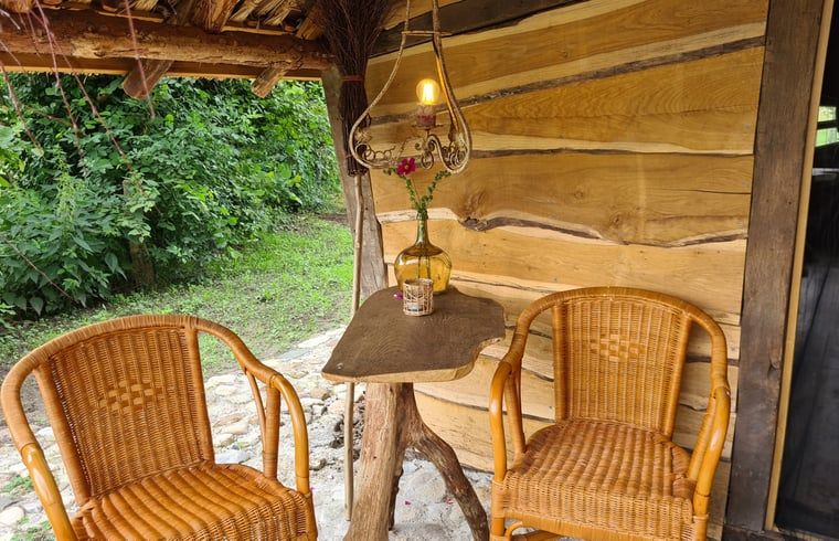 Gemuetliche Veranda mit Sitzgelegenheit im Ferienhaus in Winterswijk Corle, Achterhoek.