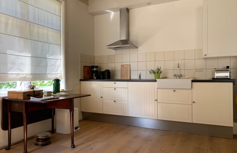 Modern kitchen in Holiday home in Corle, Winterswijk Corle, with lots of light and wooden floor, Achterhoek, Gelderland.