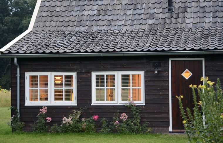 Traditionele houten gevel van Vakantiehuis in Varssel - Hengelo Gld, een gezellige plek in de Achterhoek.