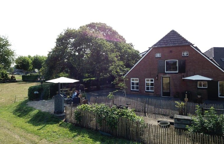 Vakantiehuis in Zieuwent, Achterhoek, Gelderland met charmant terras en groene omgeving voor een ontspannen verblijf.