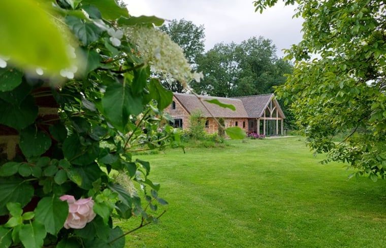 Huisje in Tonden, een charmant vakantiehuis in de Gelderse vallei, omgeven door groene natuur en rustiek landschap in Gelderland.