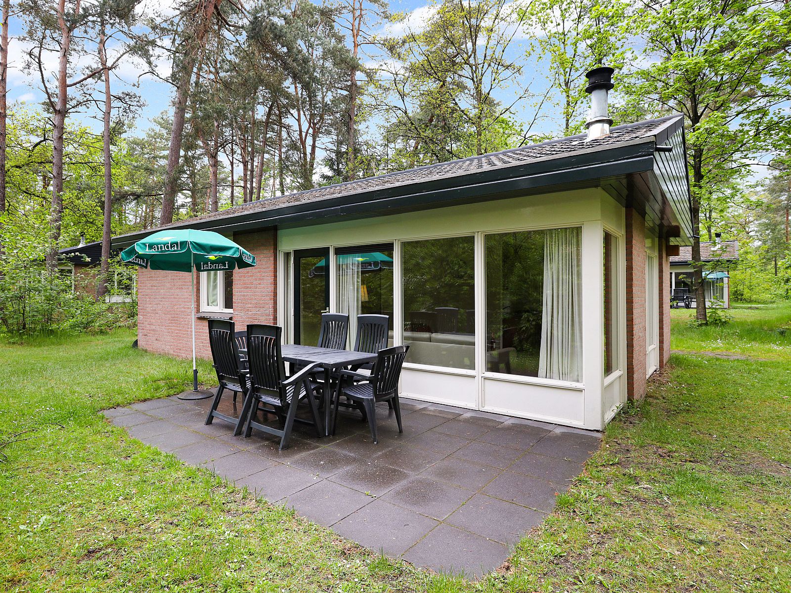 Plan des Bungalows Heideheuvel 6B in Beekbergen, Veluwe, mit Raumaufteilung.