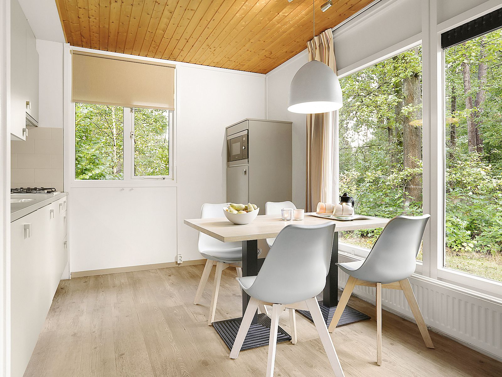 Schlafzimmer Detail in Heideheuvel 2-Bett-Bungalow, Beekbergen, Veluwe. Stilvolle Einrichtung fuer einen angenehmen Aufenthalt.