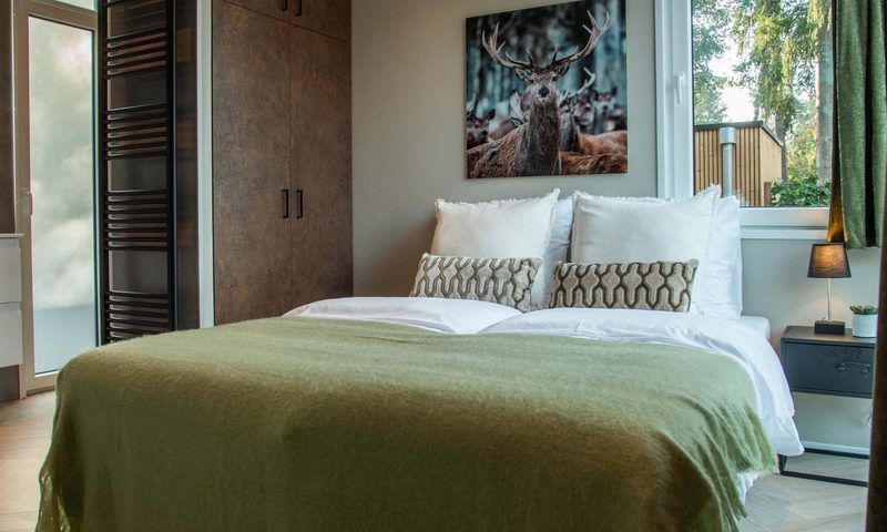 Gezellige slaapkamer in Veluwehoeve 4 personen vakantiehuis in Ede, Veluwe met uitzicht op de tuin.