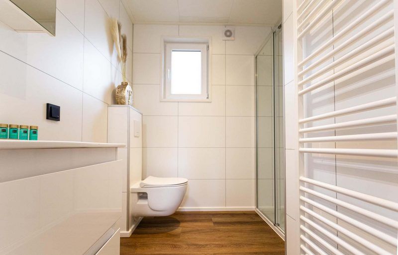 Stylish bathroom in Module Wood 4 persons vacation home in Ede, Veluwe with shower and modern amenities.