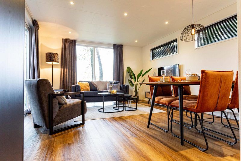 Geraeumiges Wohnzimmer in Module Wood 4 Personen Wellness, Ferienwohnung in Ede, Veluwe, umgeben von Natur.