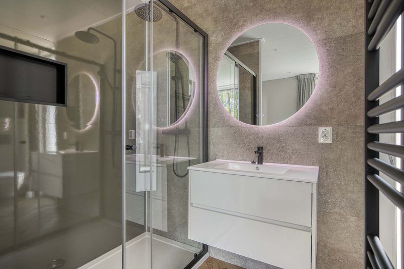Modern bathroom in Veluwehoeve 4 persons MIVA, Ede, with luxury shower and illuminated mirror, ideal for relaxing vacations.