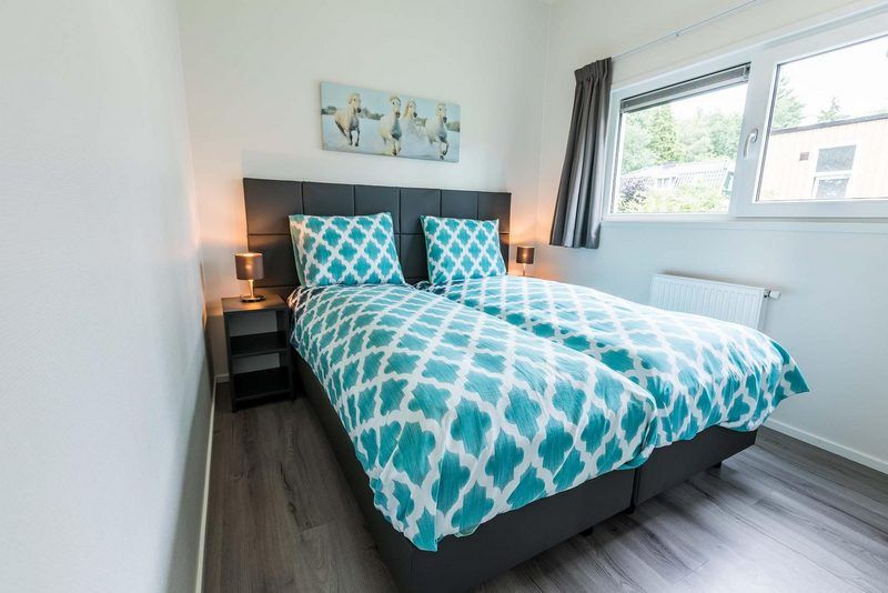 Schlafzimmer mit Doppelbett im Modul 5 Personen Ferienhaus in Ede, Veluwe, Gelderland.