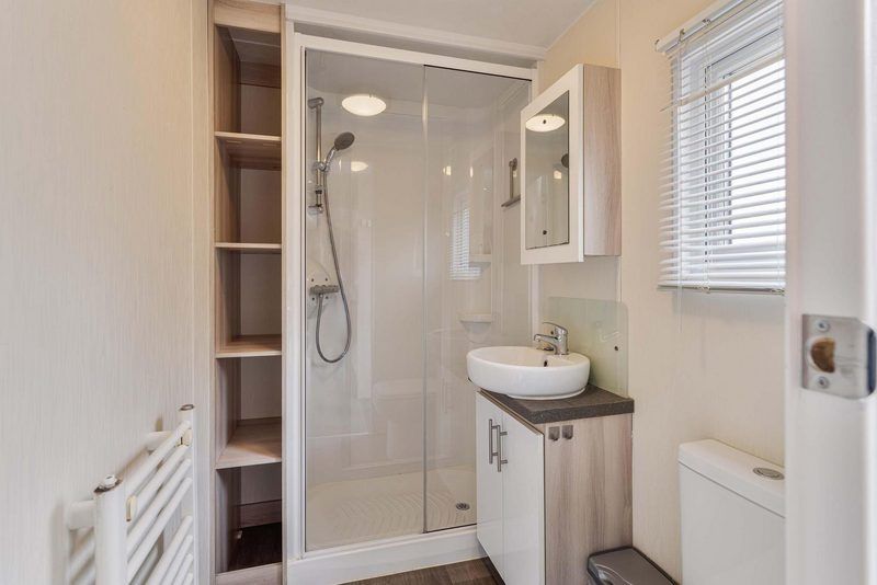 Modern bathroom with shower in Holiday home 4 persons, vacation home in Ede, Veluwe, Gelderland.