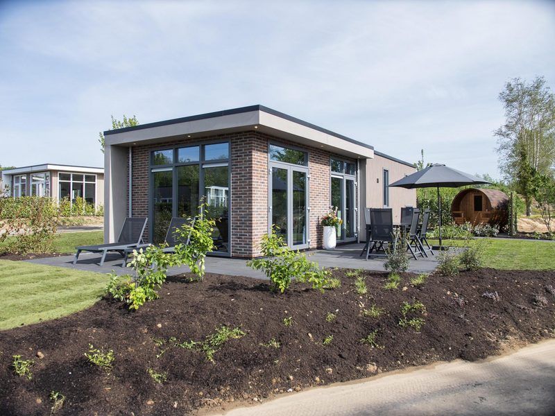 Module Special 6 personen in Ede Veluwe met modern terras en groene omgeving.