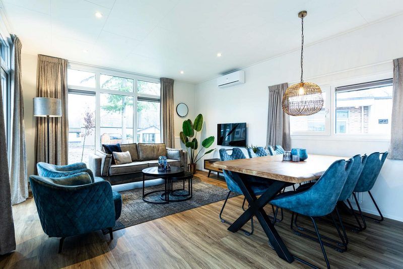 Geraeumiges Wohnzimmer im Ferienhaus Module Special 6 Personen Wellness, Ede, Veluwe.