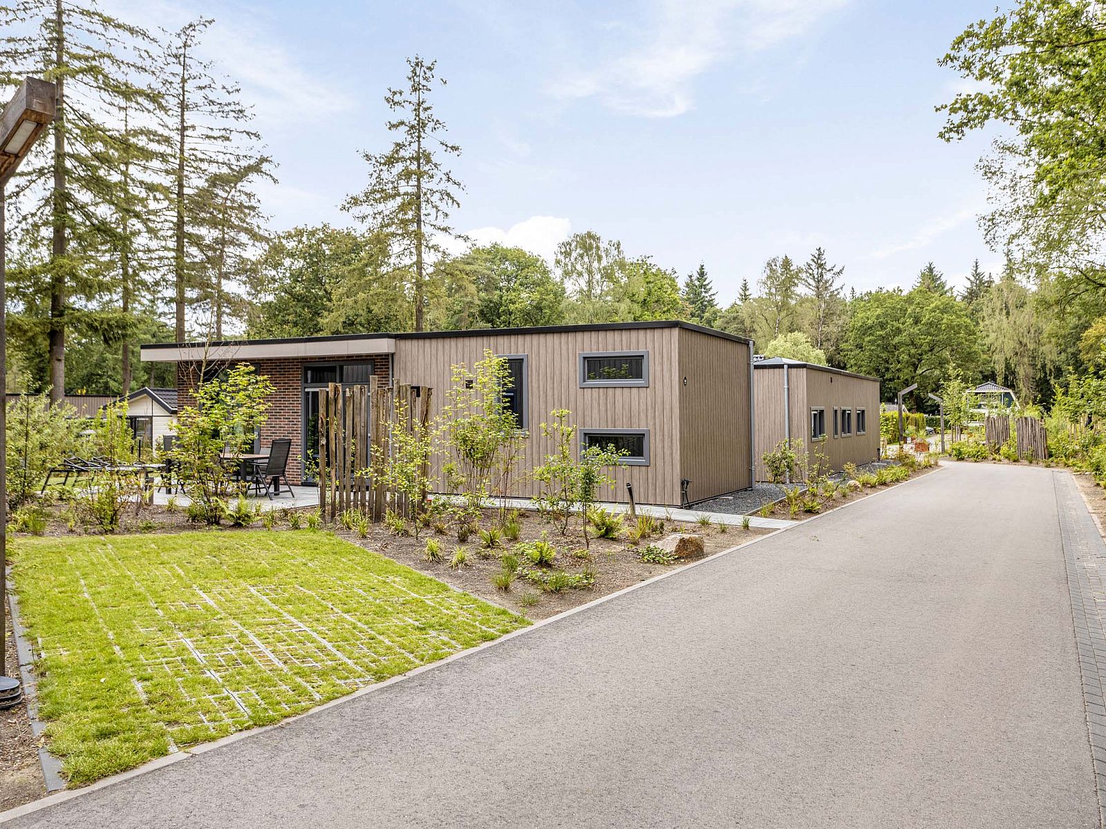 Exterior of Module Limited Edition, a vacation home surrounded by nature in Ede, Veluwe, Gelderland.