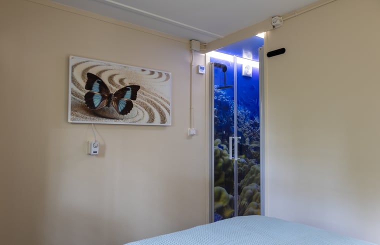 Modern bathroom in Holiday home in Emst, Veluwe, with unique wall decoration.