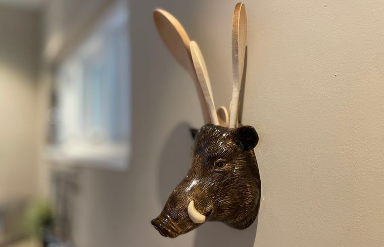 Dekorativer Hirsch im Ferienhaus in Emst, Veluwe Ferienhaus, Gelderland.