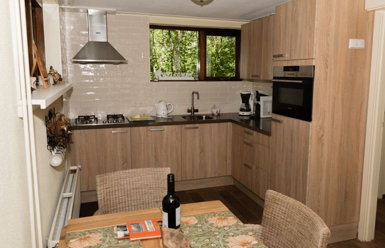Open kitchen in Holiday cottage in Emst, ideal for family dinners in Gelderland.