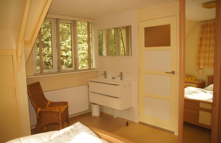 Stylish bathroom in Holiday home in Emst, with modern amenities.