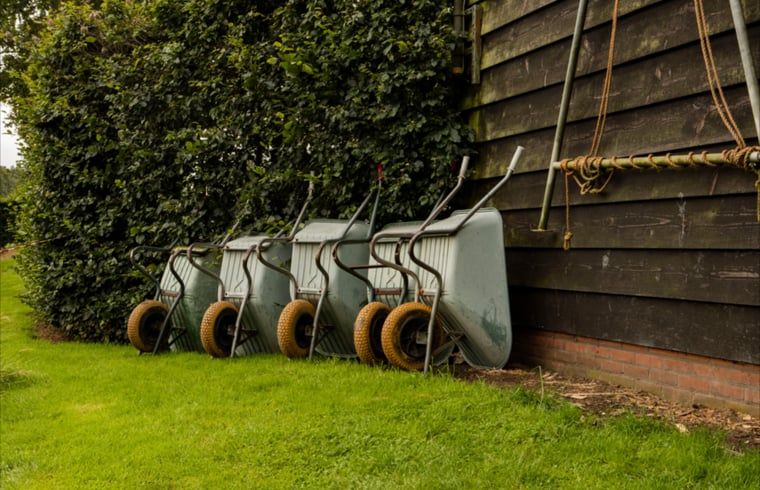 Krikken bij boerderij van Huisje in Ermelo, vakantiewoning op de Veluwe, Gelderland.