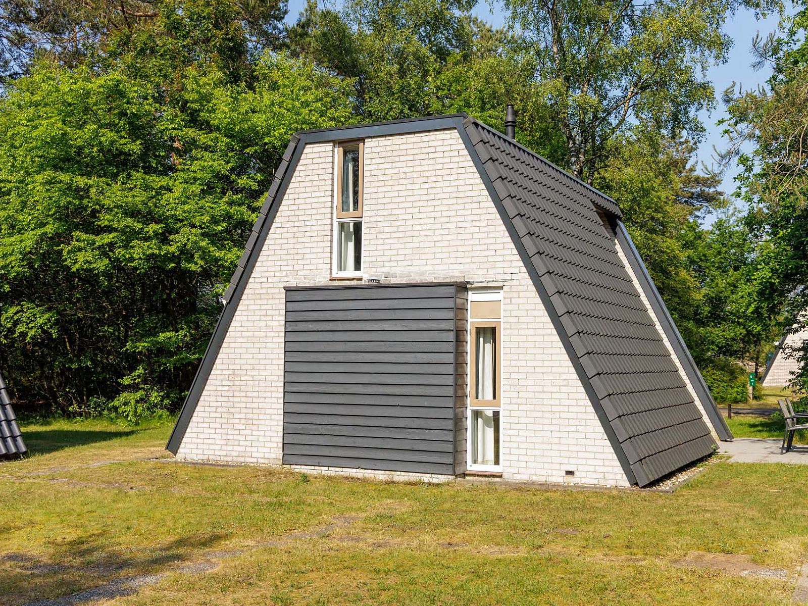 Vrijstaande woning in Hoenderloo op de Veluwe, een charmant vakantiehuis omgeven door natuur in Gelderland.