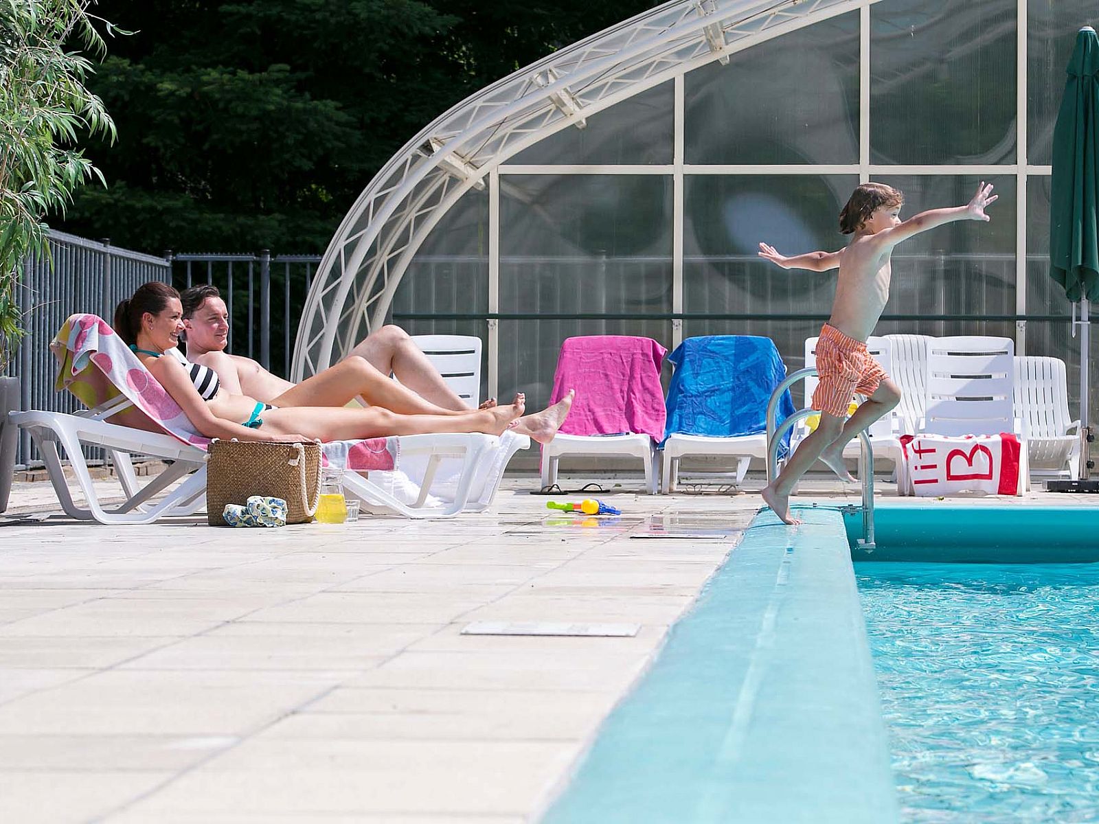 Outdoor pool at detached house Hoenderloo, Veluwe, Gelderland.